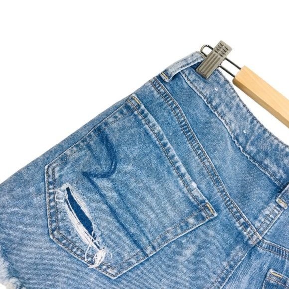AMERICAN EAGLE Mid Rise Tomgirl Shorty Denim Distressed Shorts Size 2 - Picture 7 of 8